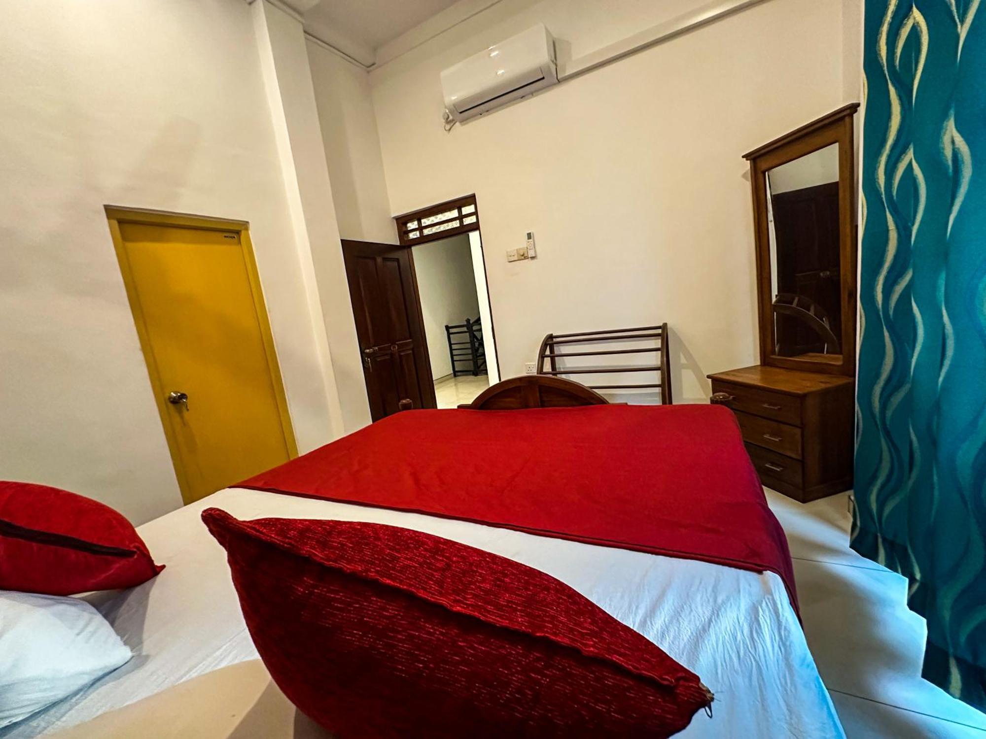 New Panda House Hotel Galle Bagian luar foto